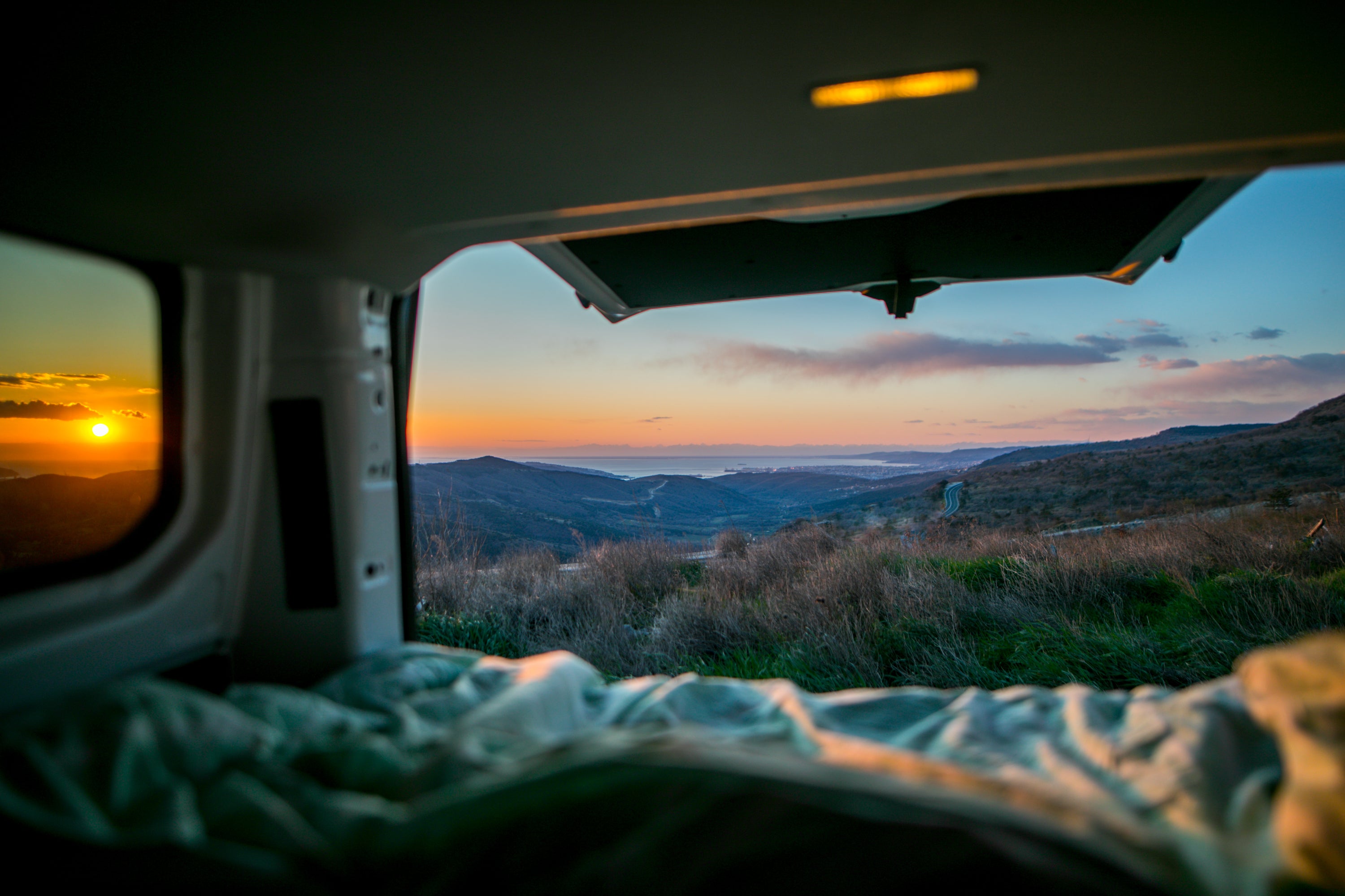 FLIP Camping Box - Luxurious Campervan Module