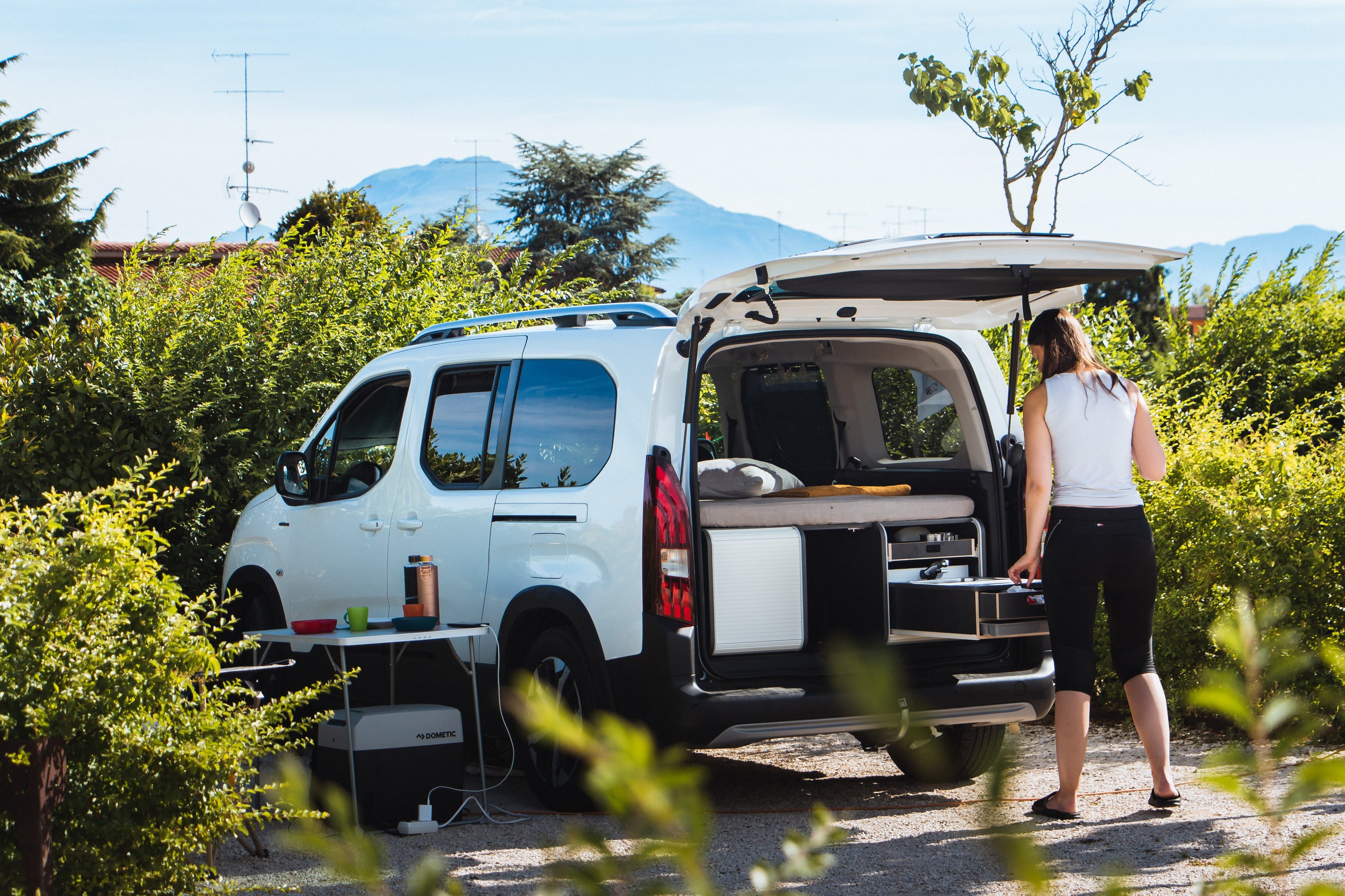 FLIP Camping Box - Luxurious Campervan Module