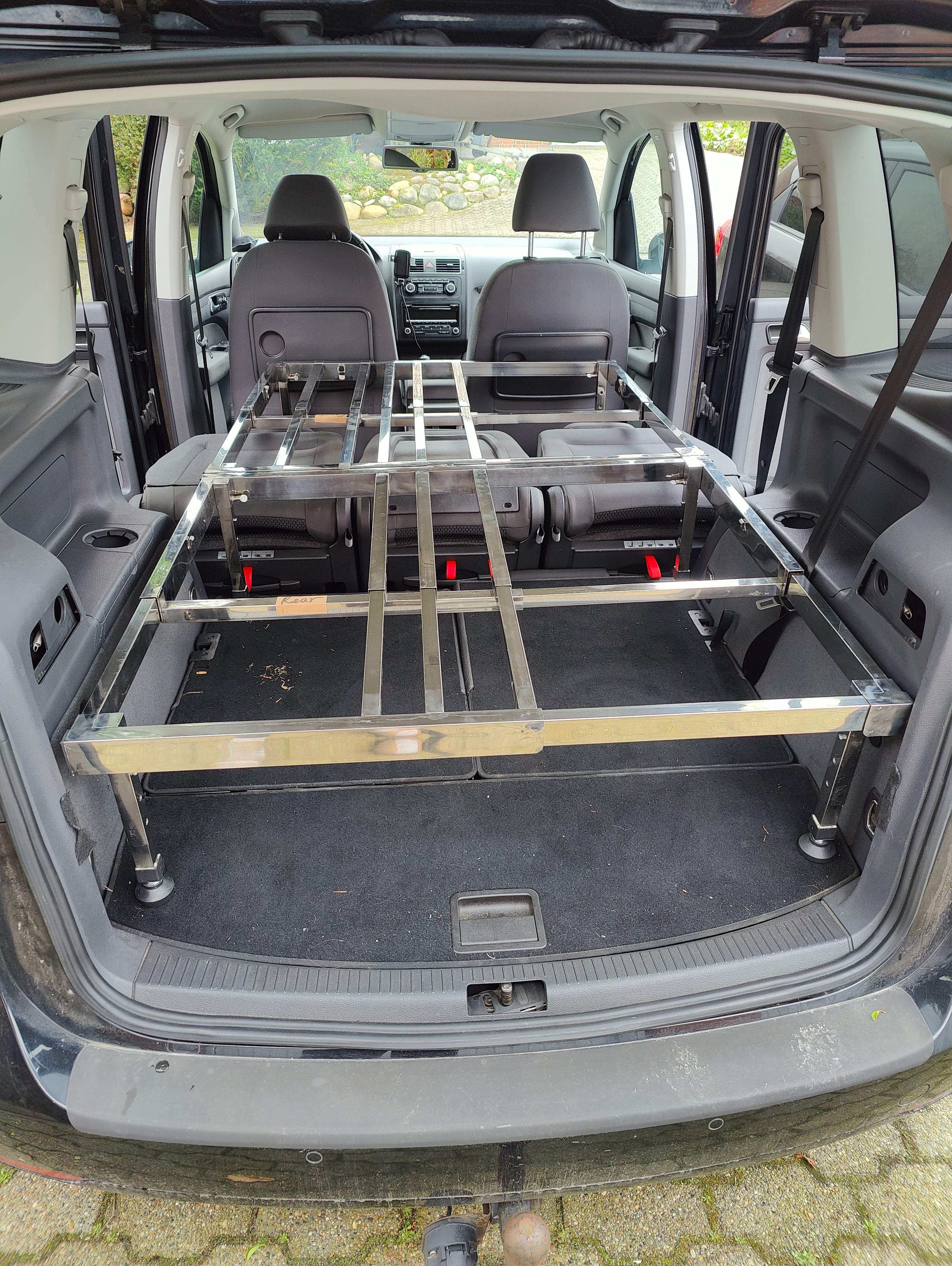 CampBoxi Unifit - Fleksibel og justerbar sengeramme til din hverdagsbil