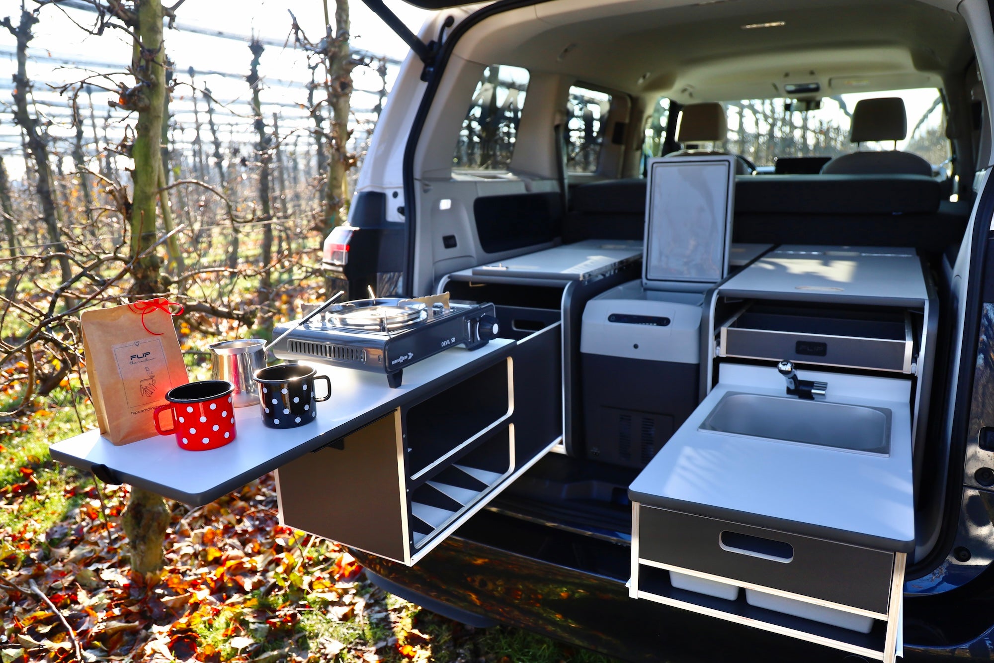 FLIP Camping Box - Luxurious Campervan Module