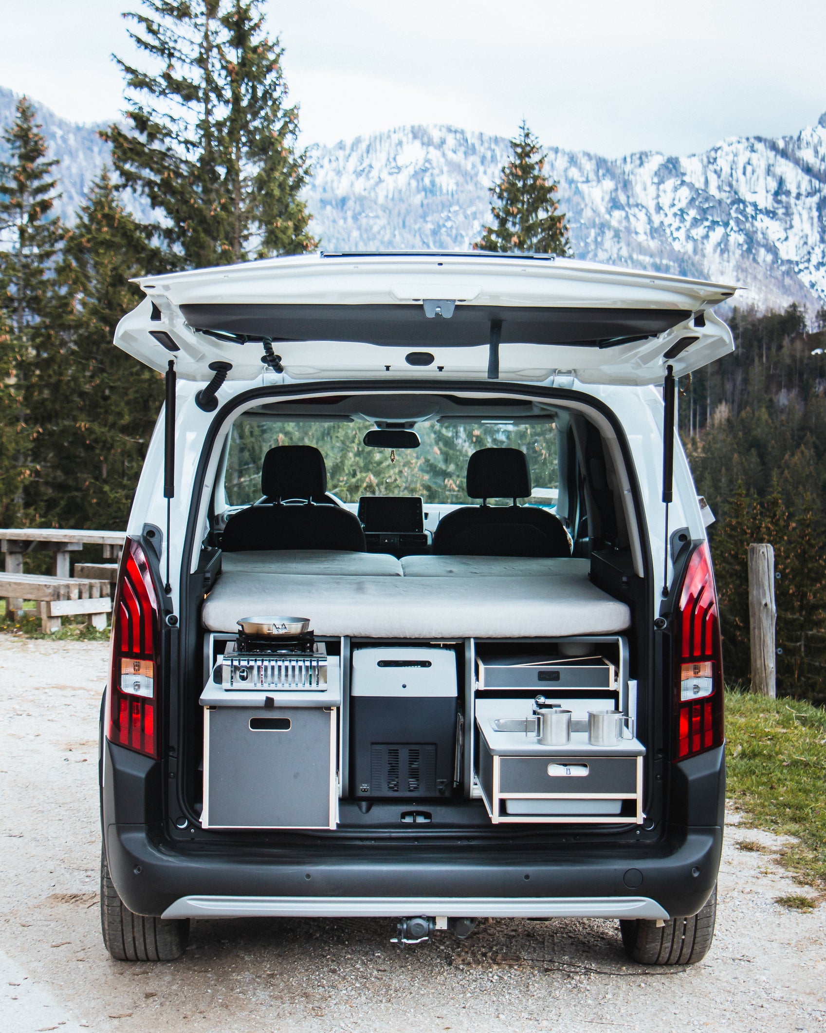 FLIP Camping Box - Luxurious Campervan Module