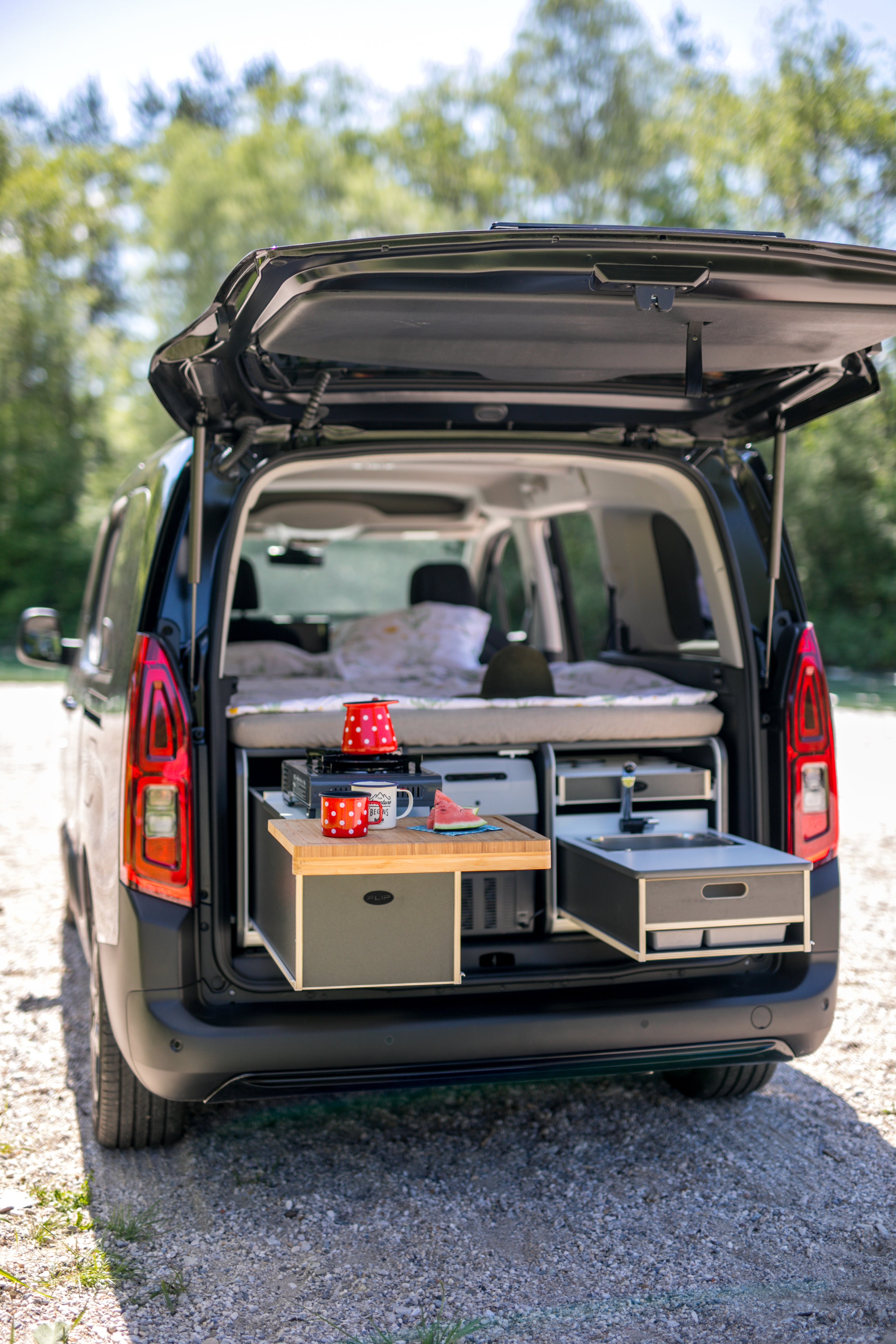FLIP Camping Box - Luxurious Campervan Module
