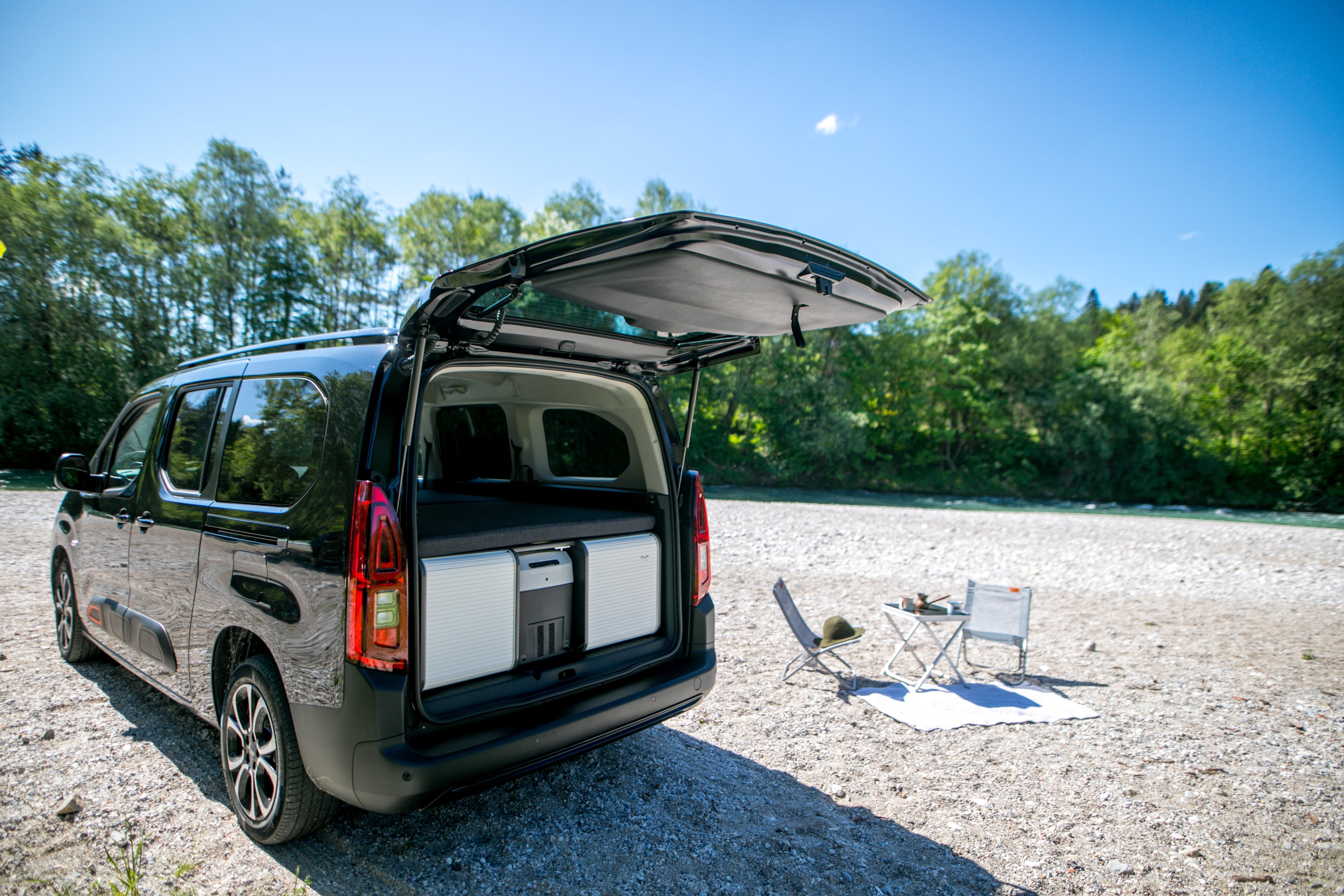FLIP Camping Box - Luxurious Campervan Module