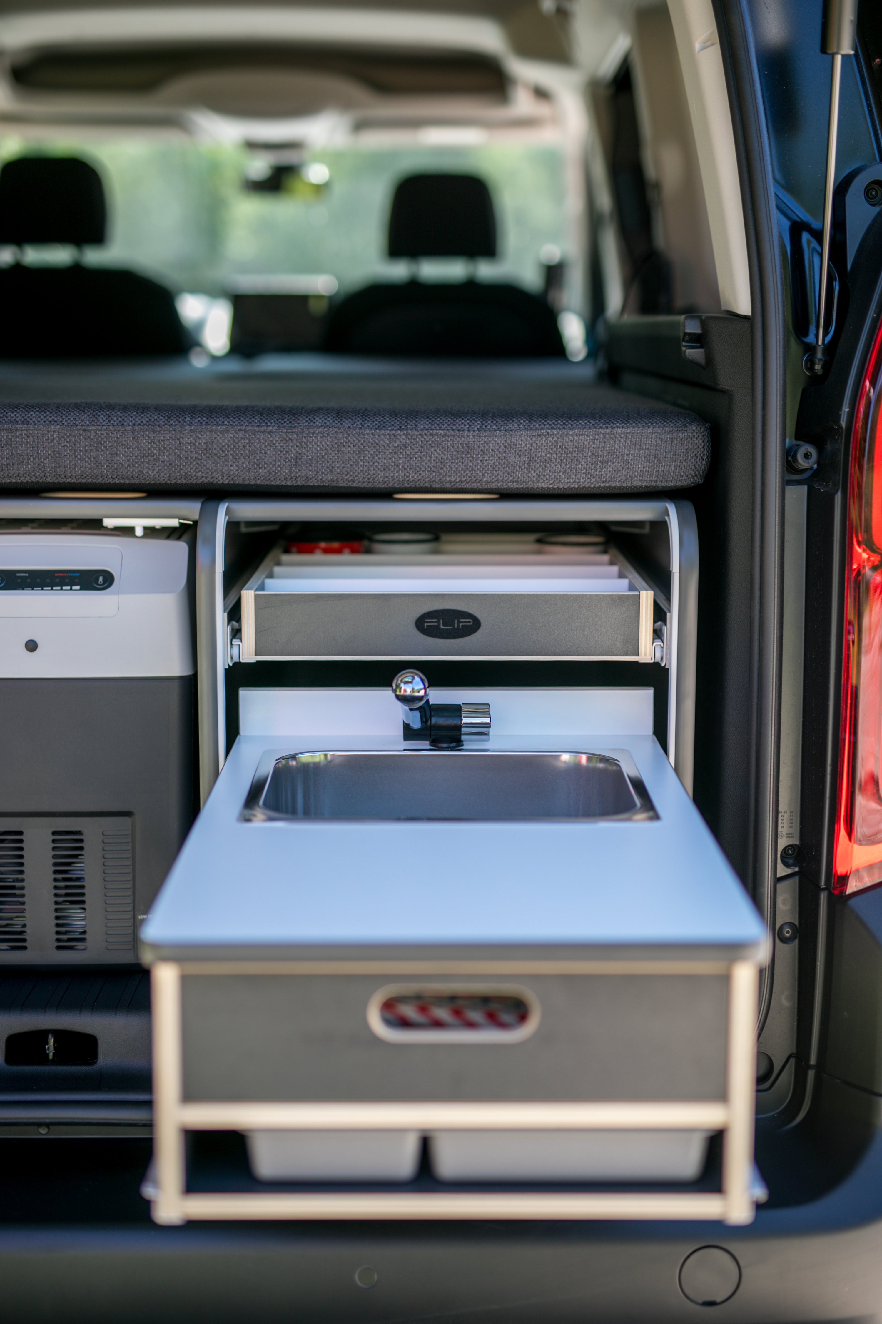 FLIP Camping Box - Luxurious Campervan Module