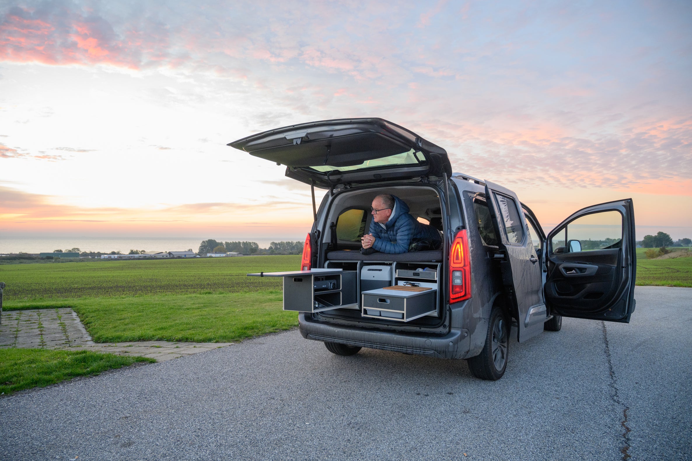 FLIP Camping Box - Luxurious Campervan Module