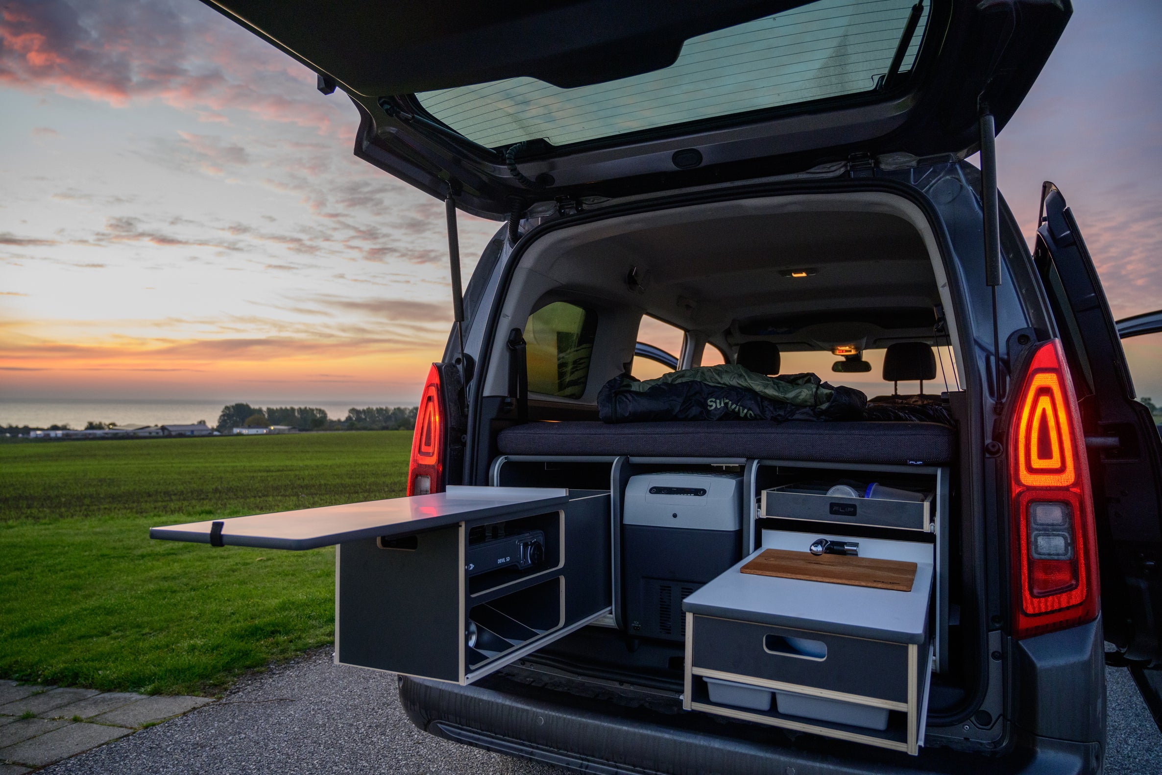 FLIP Camping Box - Luxurious Campervan Module