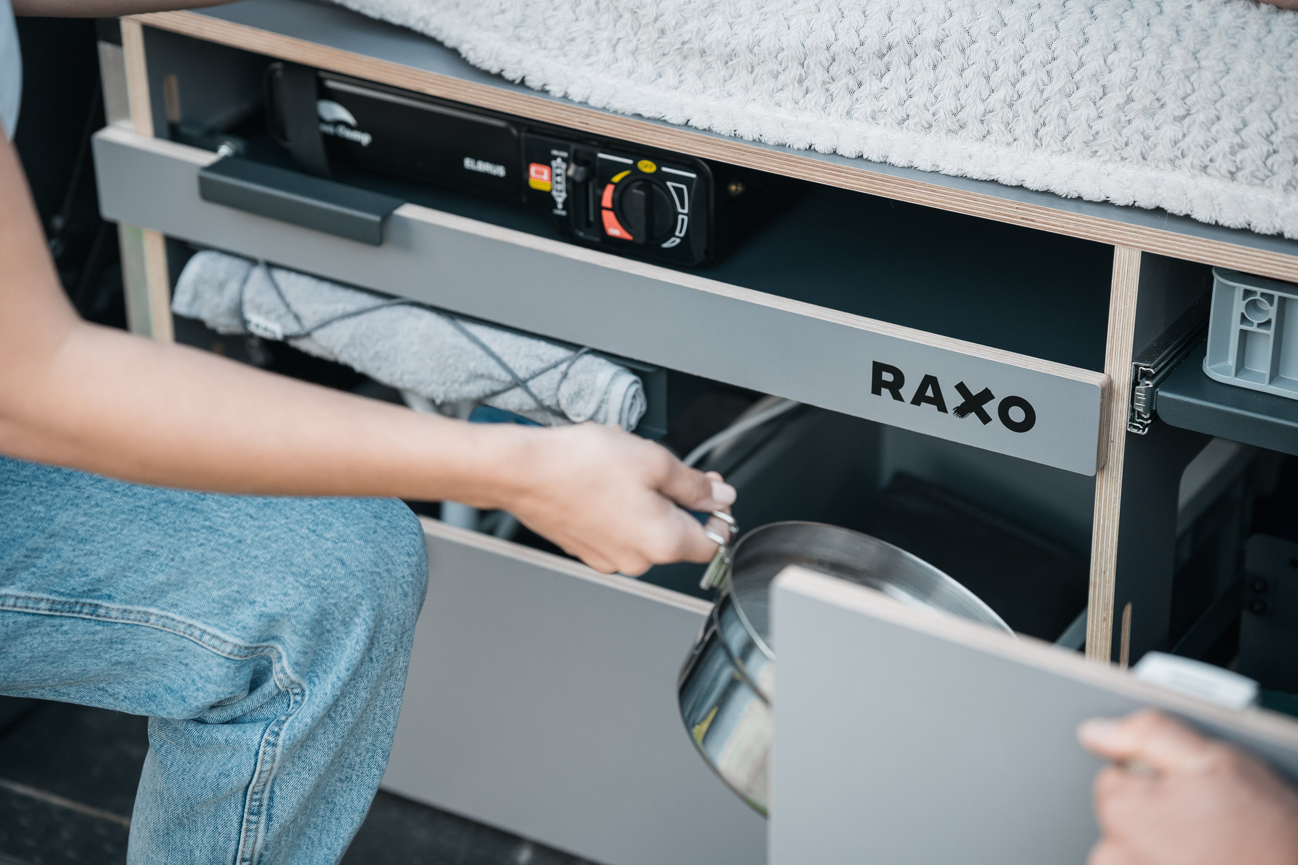 RAXO Base Campervan Modul - Omdan Din Bil til En Komfortabel og Funktionel Campervan