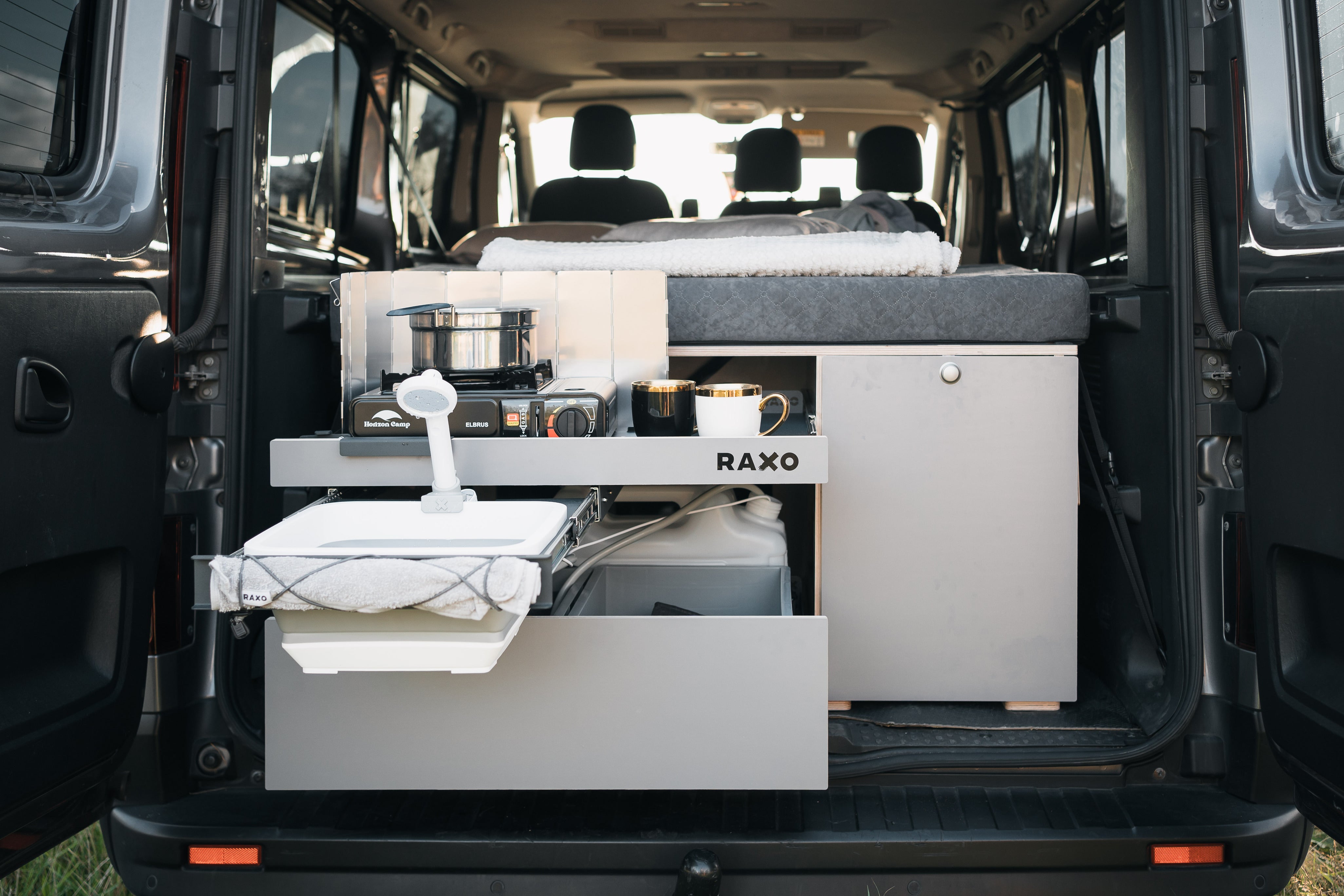 RAXO Base Campervan-Modul – Verwandeln Sie Ihr Auto in einen komfortablen und funktionalen Campervan