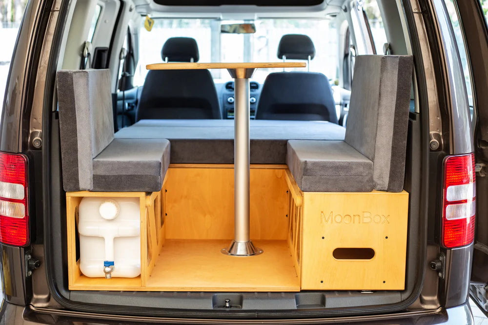 MOONBOX 111 Modify – Campervan-Modul mit Sitzgruppe