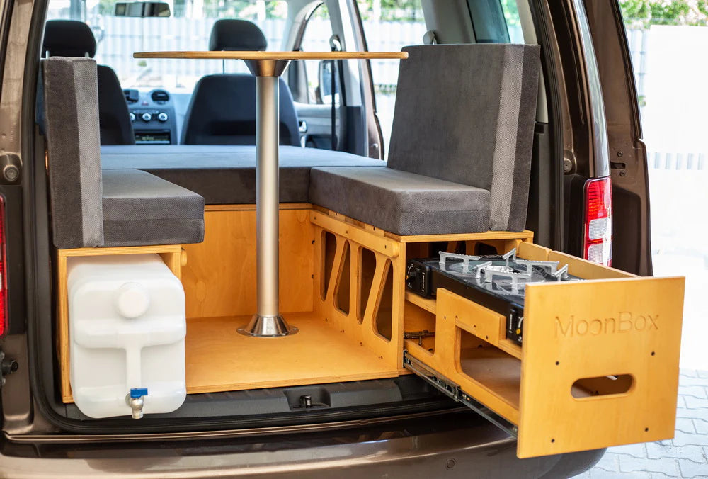 MOONBOX 115 Modify – Campervan-Modul mit Sitzgruppe