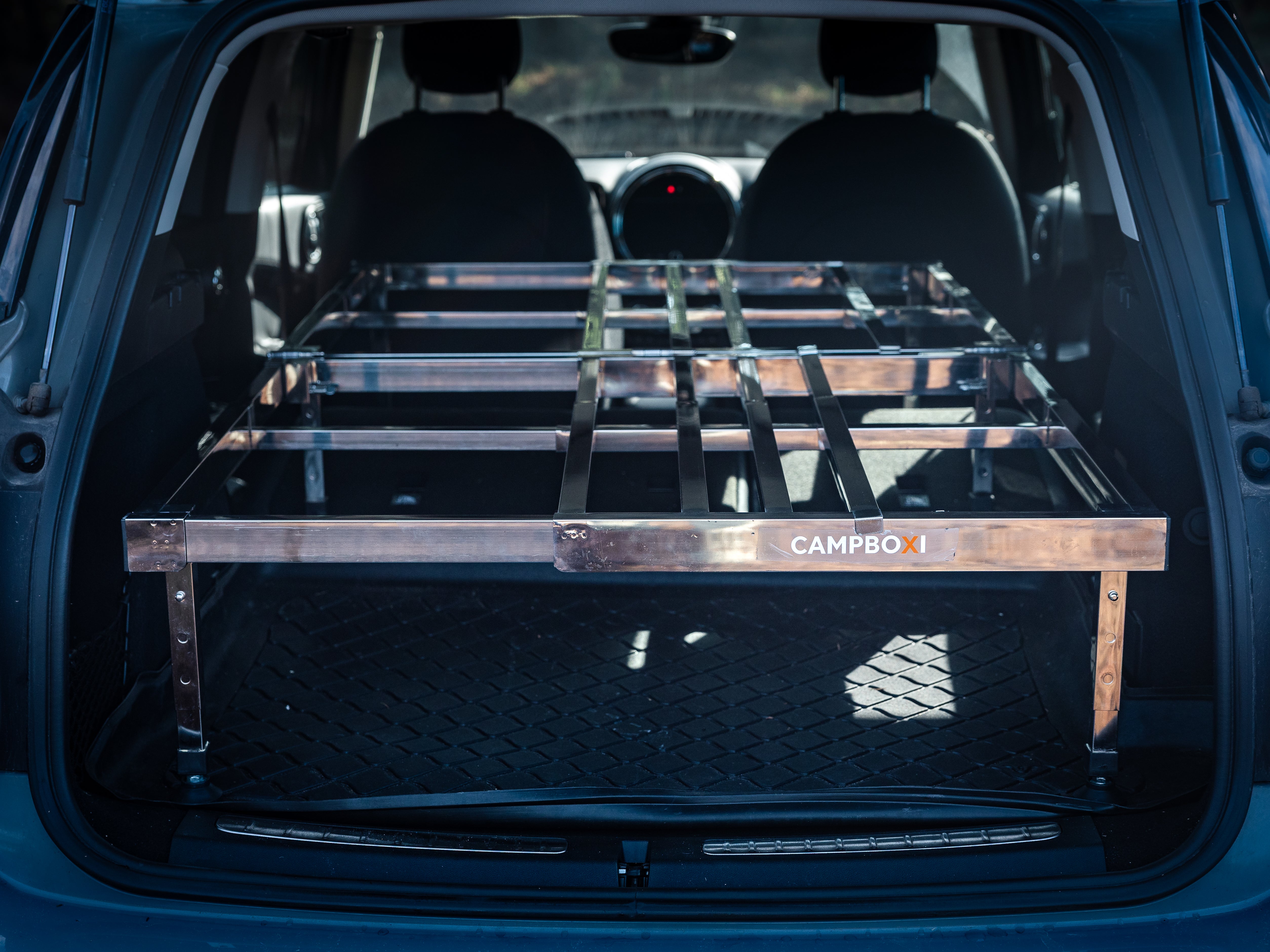 CampBoxi Unifit - Flexibel och justerbar sängram för din vardagsbil