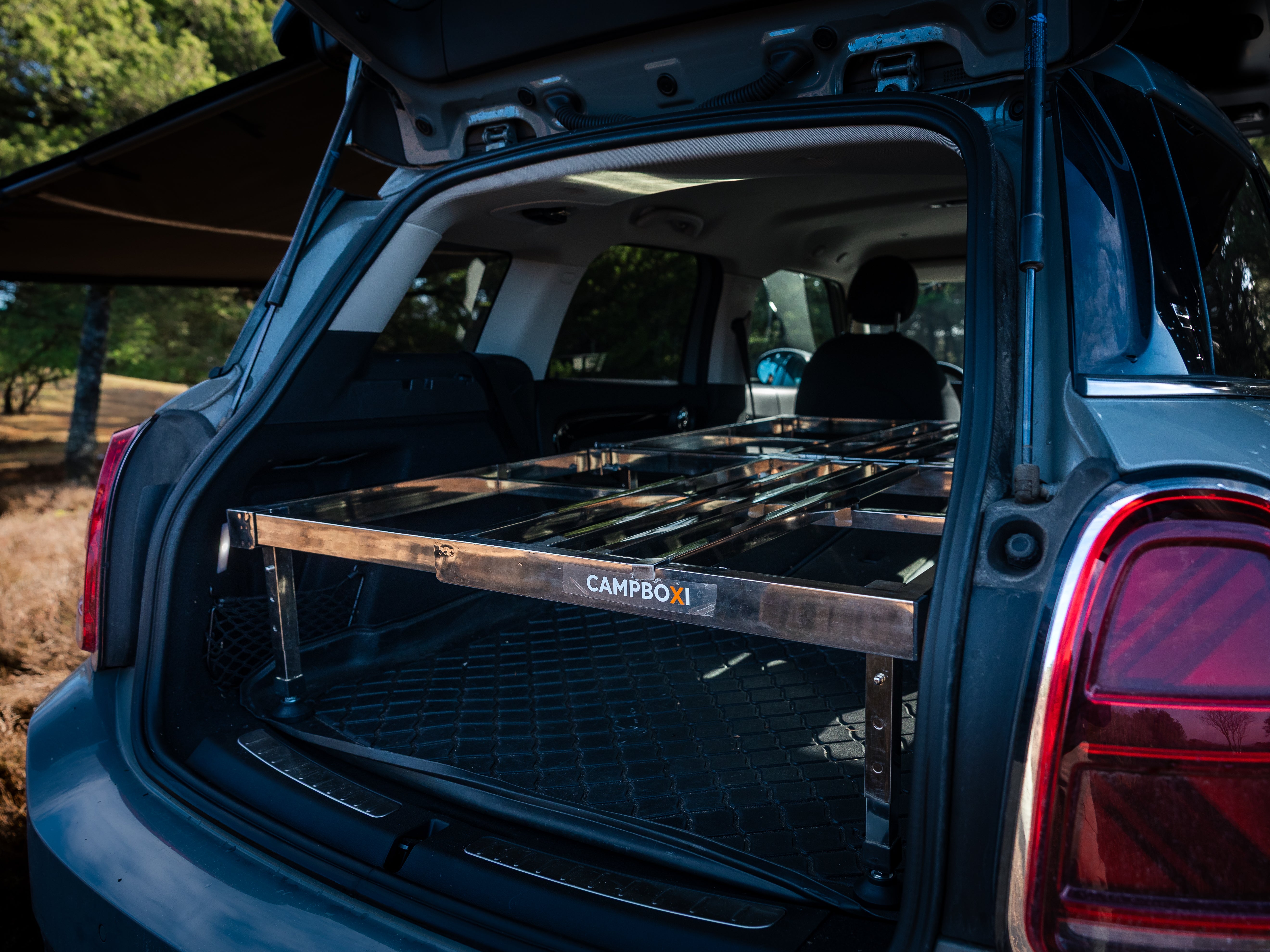 CampBoxi Unifit - Flexibel och justerbar sängram för din vardagsbil