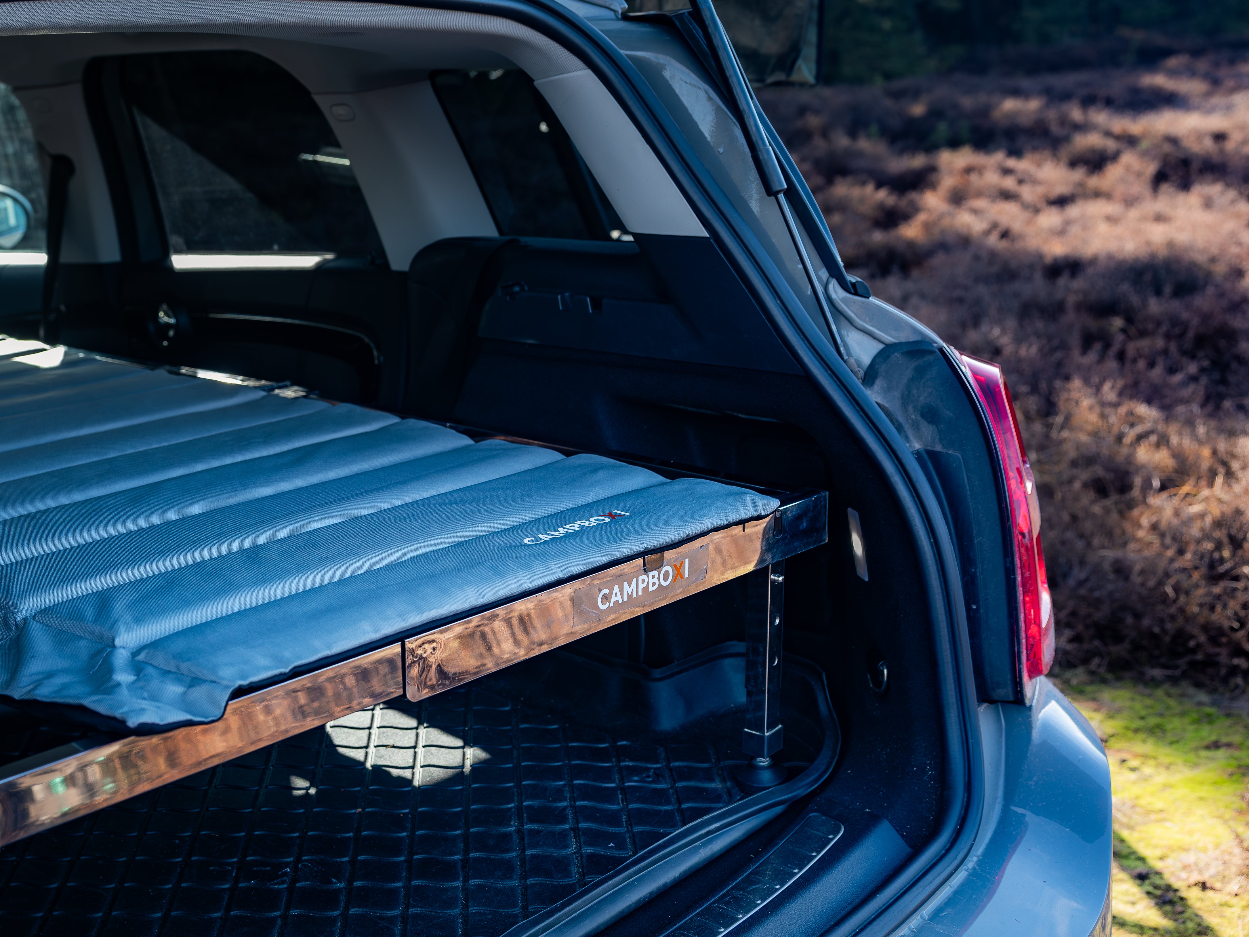 CampBoxi Unifit - Flexibel och justerbar sängram för din vardagsbil