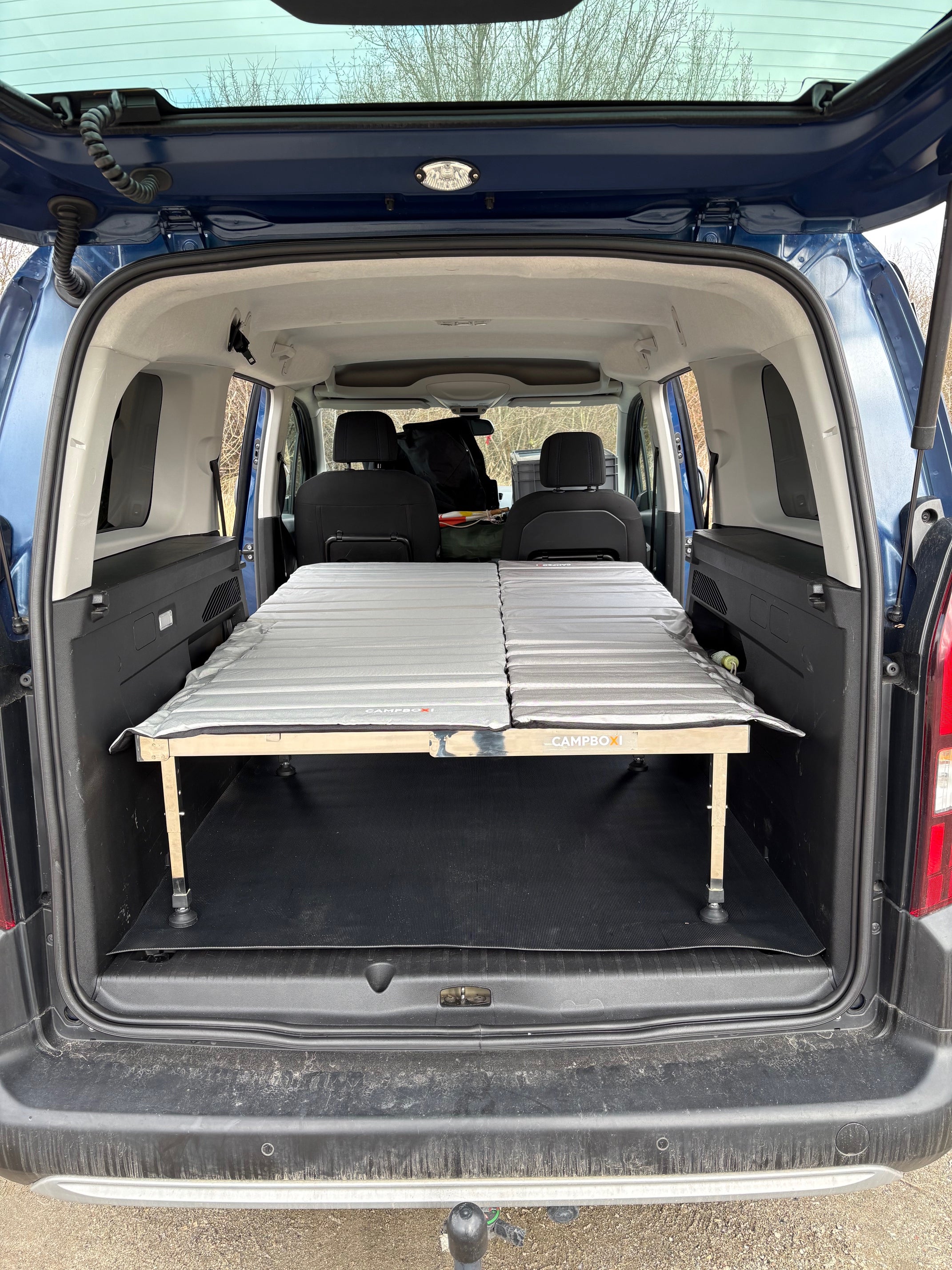 CampBoxi Unifit – Flexibles und verstellbares Bettgestell für Ihr Alltagsauto