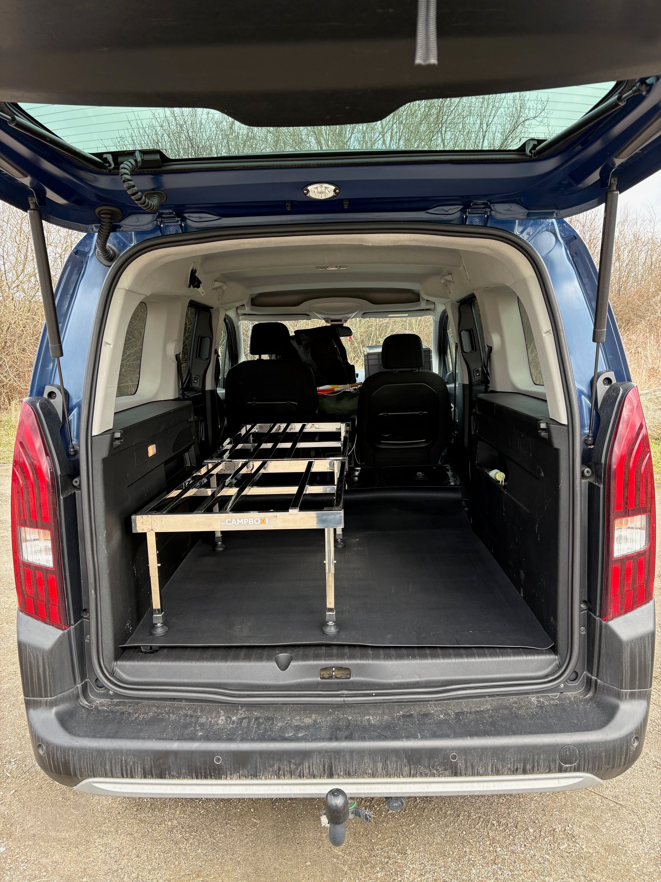 CampBoxi Unifit – Flexibles und verstellbares Bettgestell für Ihr Alltagsauto