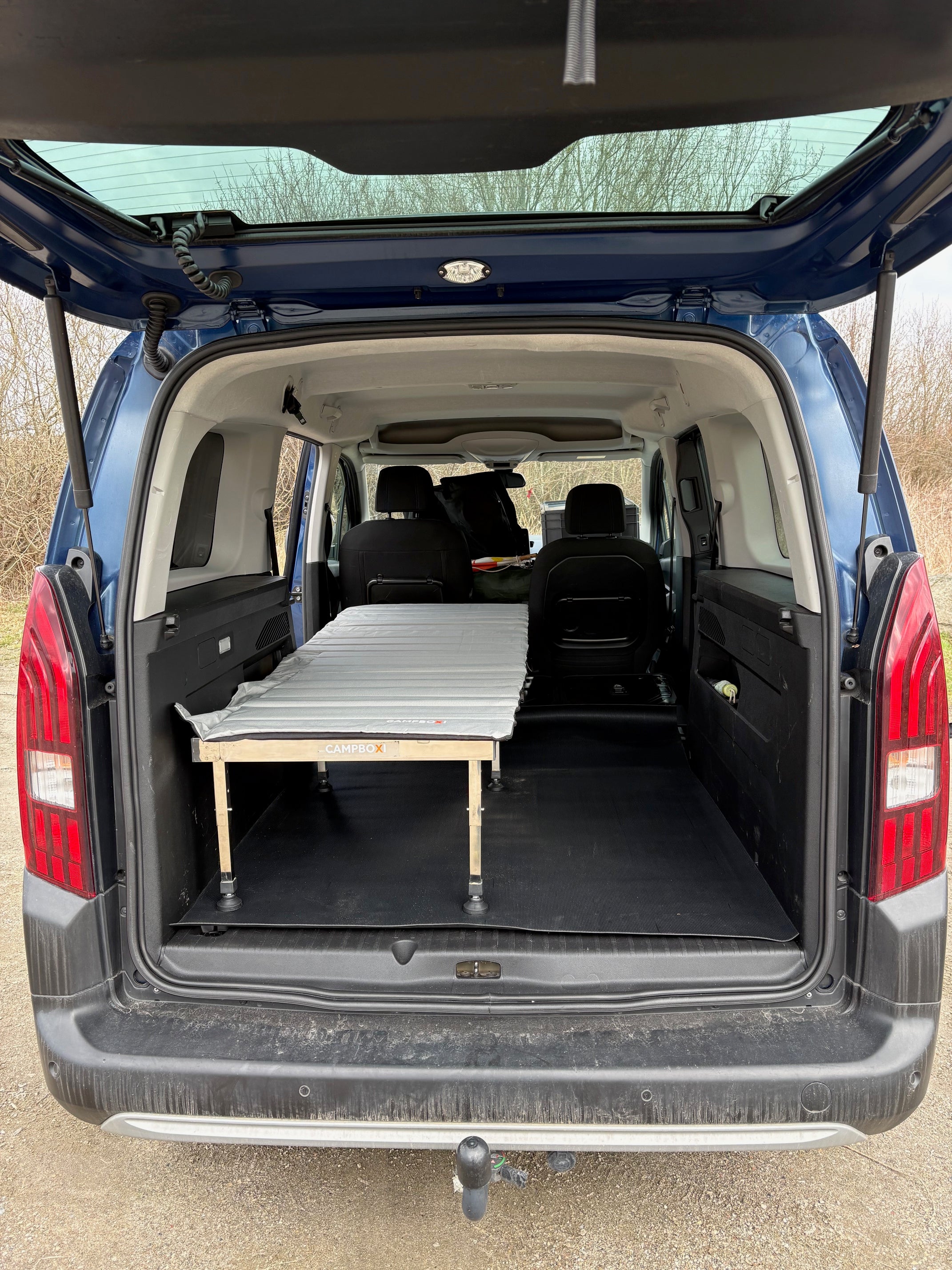 CampBoxi Unifit – Flexibles und verstellbares Bettgestell für Ihr Alltagsauto