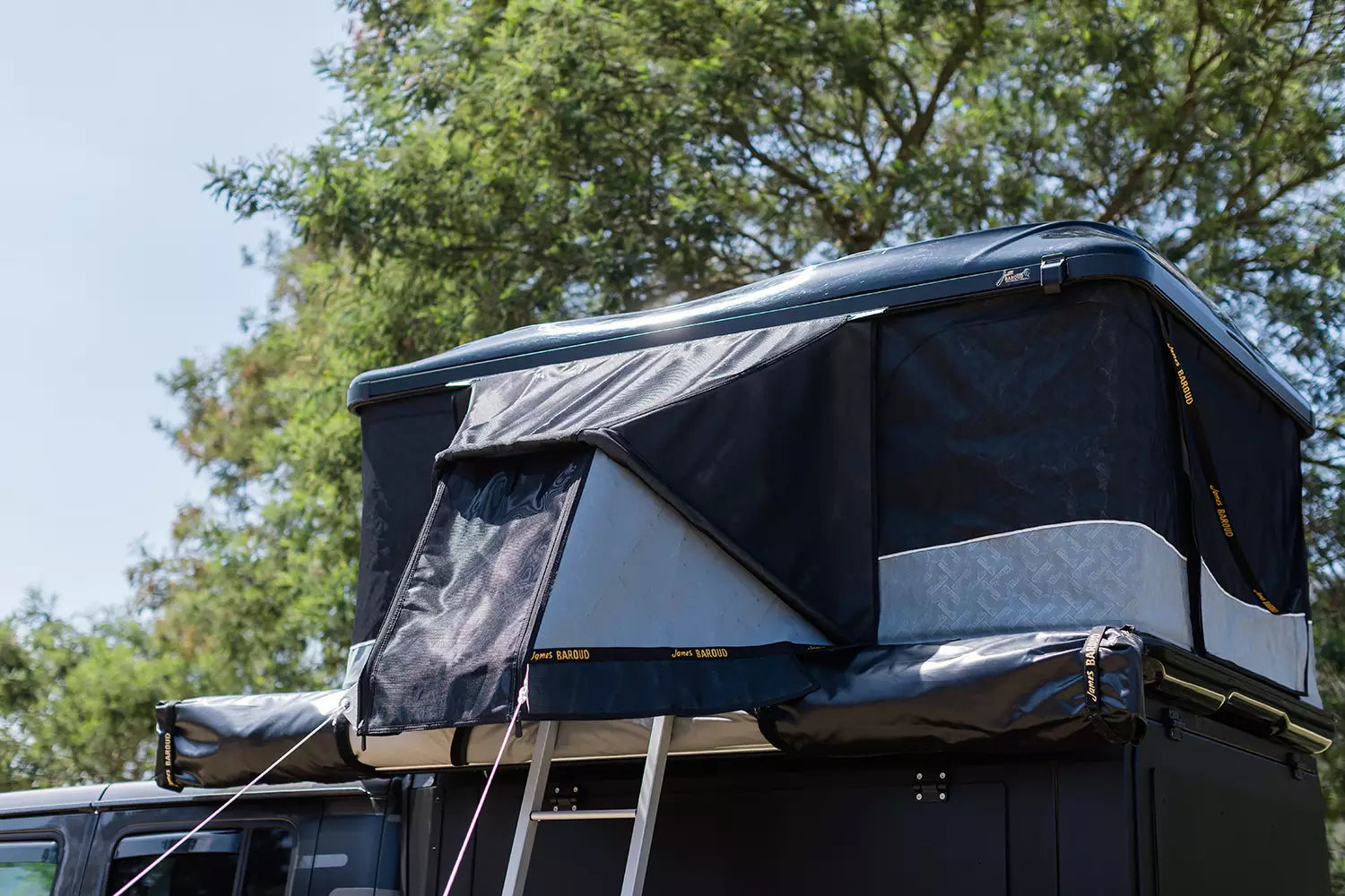 Frontier tunnel - Tunnel to James baroud roof tents 