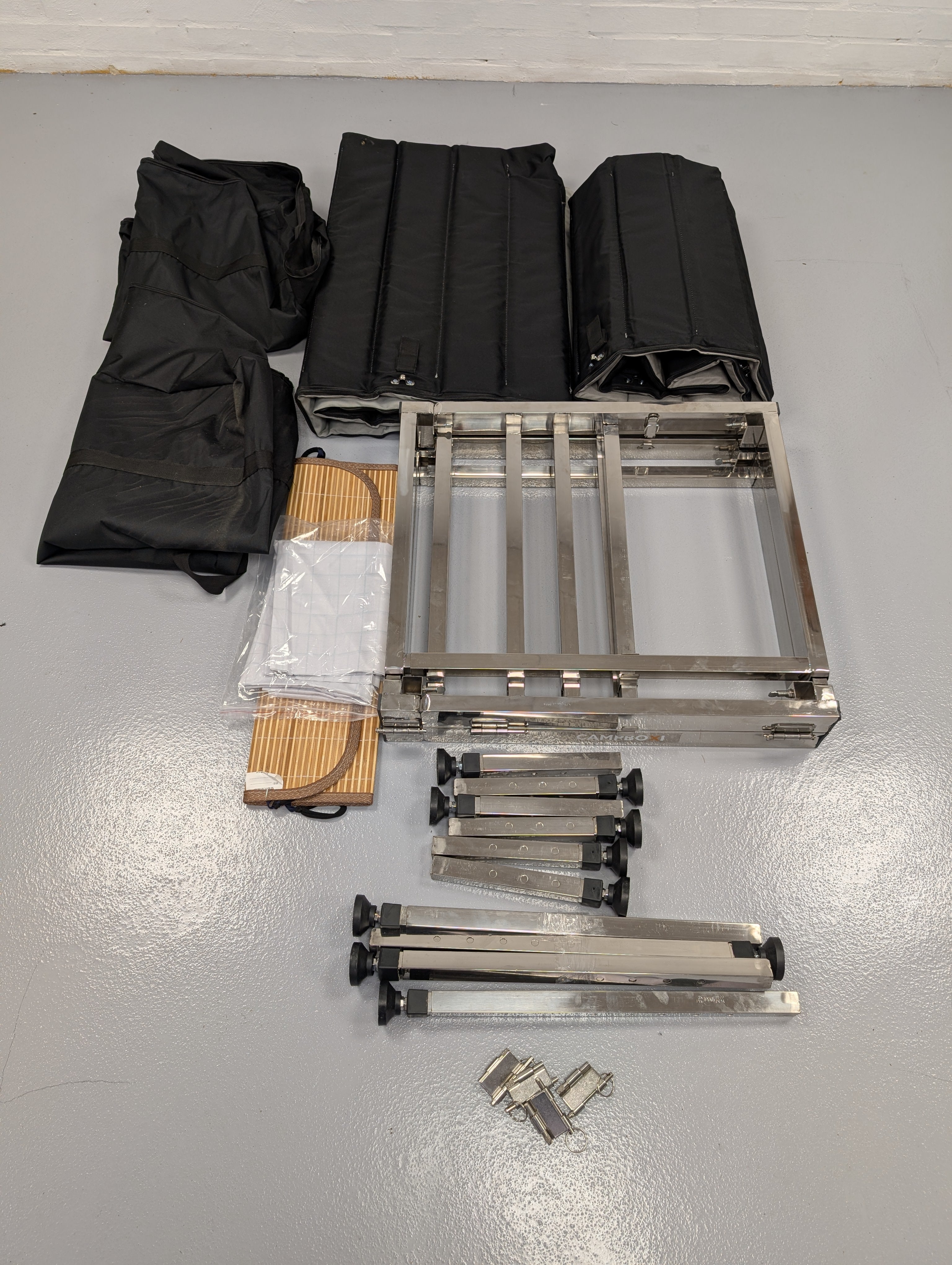 CampBoxi Unifit - Fleksibel og justerbar sengeramme til din hverdagsbil