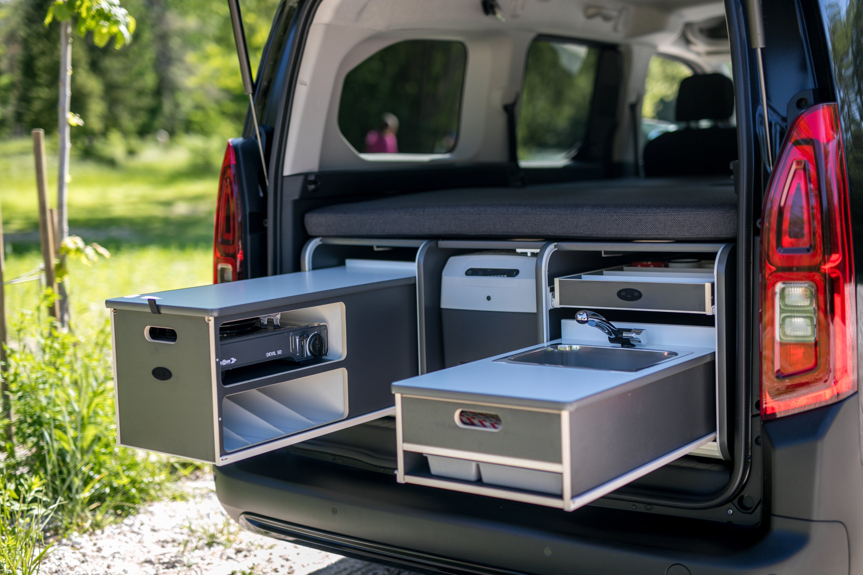 FLIP Camping Box – Luxuriöses Wohnmobil-Modul 